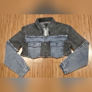 💚 NWT Pretty Little Thing Two-Tone Cropped Denim Jacket
